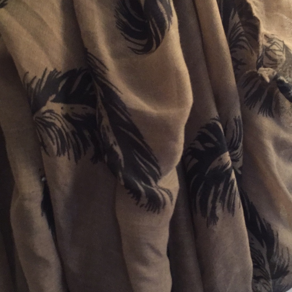 Infinity Feather Pattern Scarf - Picture 2 of 2